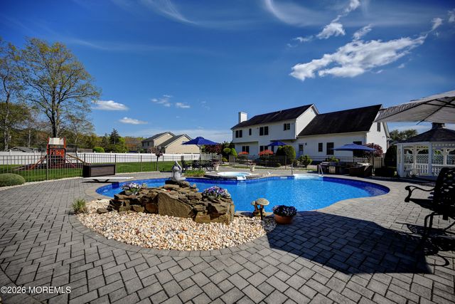 4 Topaz Drive, Jackson, NJ 08527