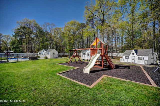 4 Topaz Drive, Jackson, NJ 08527