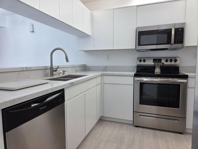 3888 Victoria Drive, West Palm Beach, FL 33406