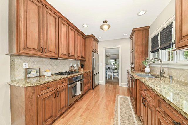 2504 N 90th STREET, Wauwatosa, WI 53226