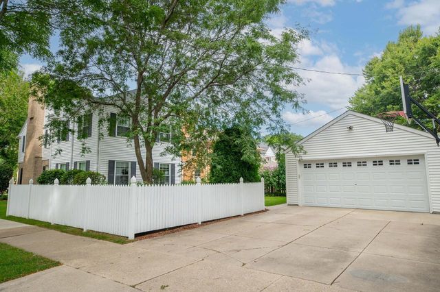2504 N 90th STREET, Wauwatosa, WI 53226