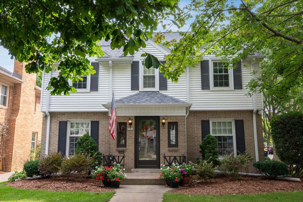 2504 N 90th STREET, Wauwatosa, WI 53226
