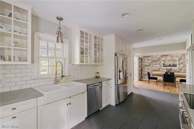 35 Murwood Drive, Moreland Hills, OH 44022