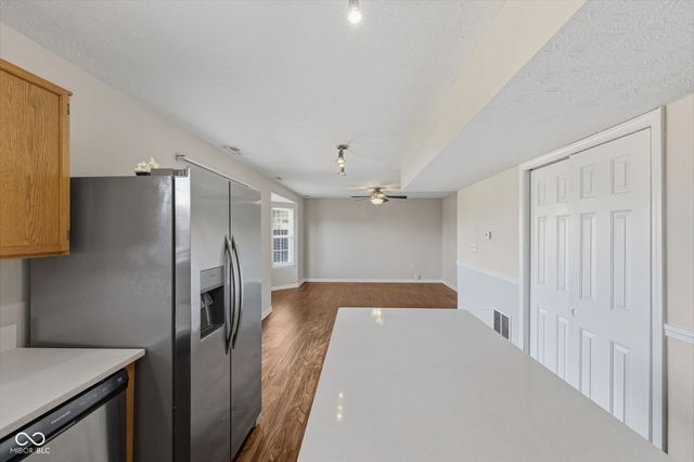 2354 Valley Creek East Lane, Indianapolis, IN 46229