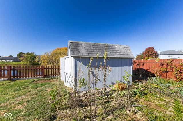 2354 Valley Creek East Lane, Indianapolis, IN 46229