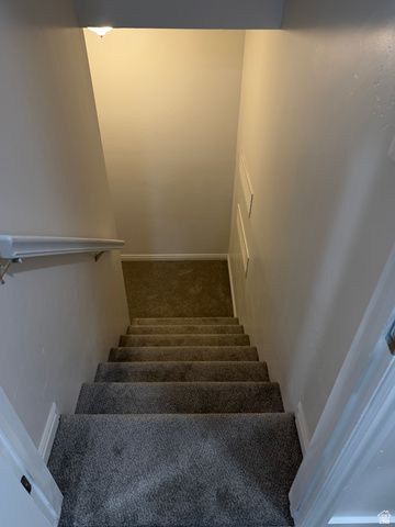 8722 S OAKWOOD PARK CIR, Sandy, UT 84094