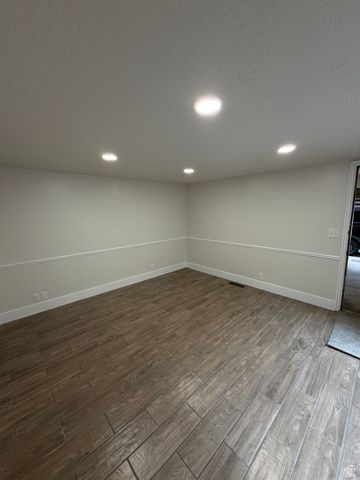 8722 S OAKWOOD PARK CIR, Sandy, UT 84094