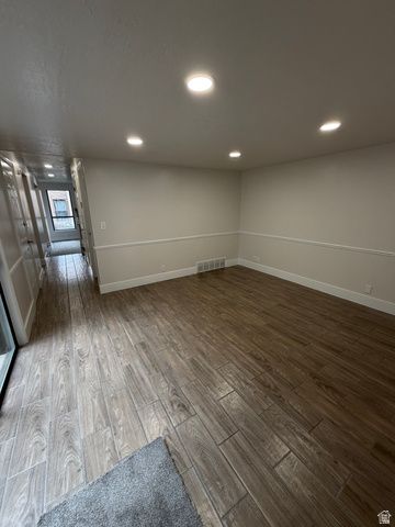 8722 S OAKWOOD PARK CIR, Sandy, UT 84094