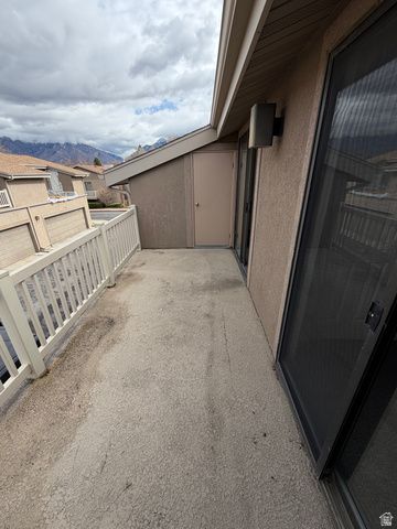 8722 S OAKWOOD PARK CIR, Sandy, UT 84094