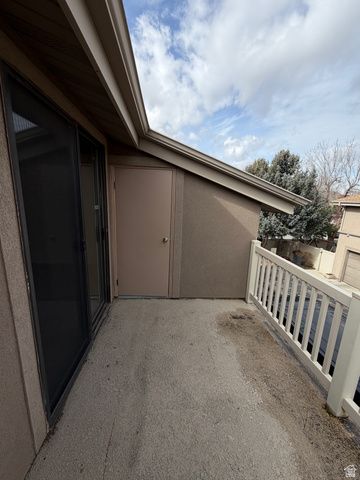 8722 S OAKWOOD PARK CIR, Sandy, UT 84094