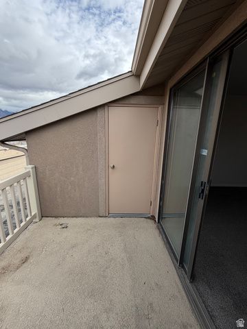 8722 S OAKWOOD PARK CIR, Sandy, UT 84094