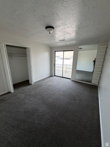 8722 S OAKWOOD PARK CIR, Sandy, UT 84094