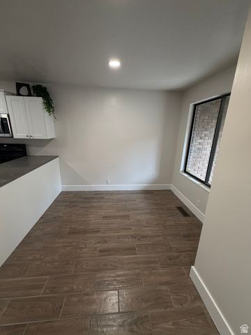 8722 S OAKWOOD PARK CIR, Sandy, UT 84094