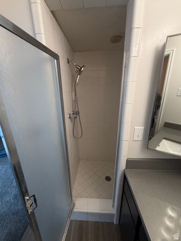 8722 S OAKWOOD PARK CIR, Sandy, UT 84094