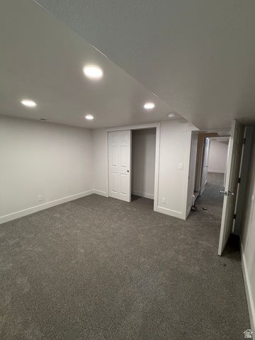 8722 S OAKWOOD PARK CIR, Sandy, UT 84094