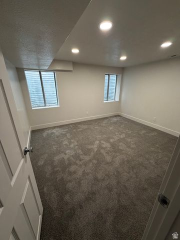 8722 S OAKWOOD PARK CIR, Sandy, UT 84094