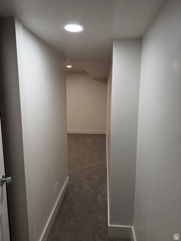 Image 11 of property listing at 8722 S OAKWOOD PARK CIR, Sandy, UT 84094