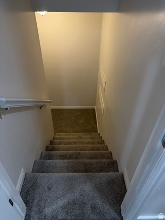 Image 12 of property listing at 8722 S OAKWOOD PARK CIR, Sandy, UT 84094