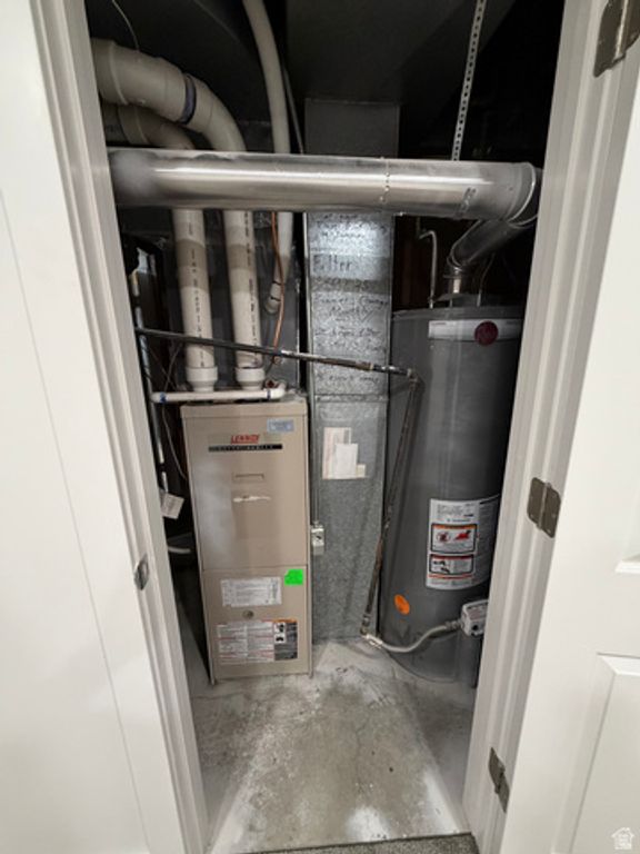 Image 13 of property listing at 8722 S OAKWOOD PARK CIR, Sandy, UT 84094