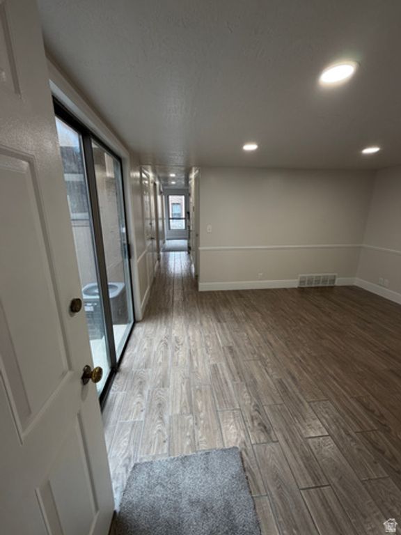 Image 17 of property listing at 8722 S OAKWOOD PARK CIR, Sandy, UT 84094