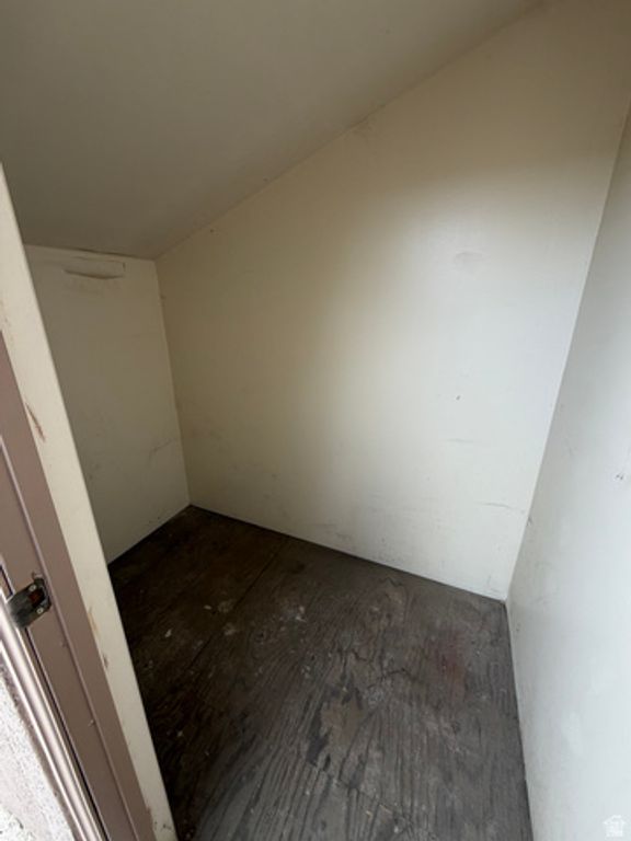 Image 20 of property listing at 8722 S OAKWOOD PARK CIR, Sandy, UT 84094