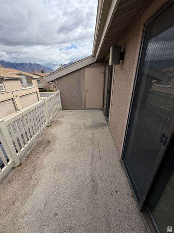 Image 21 of property listing at 8722 S OAKWOOD PARK CIR, Sandy, UT 84094