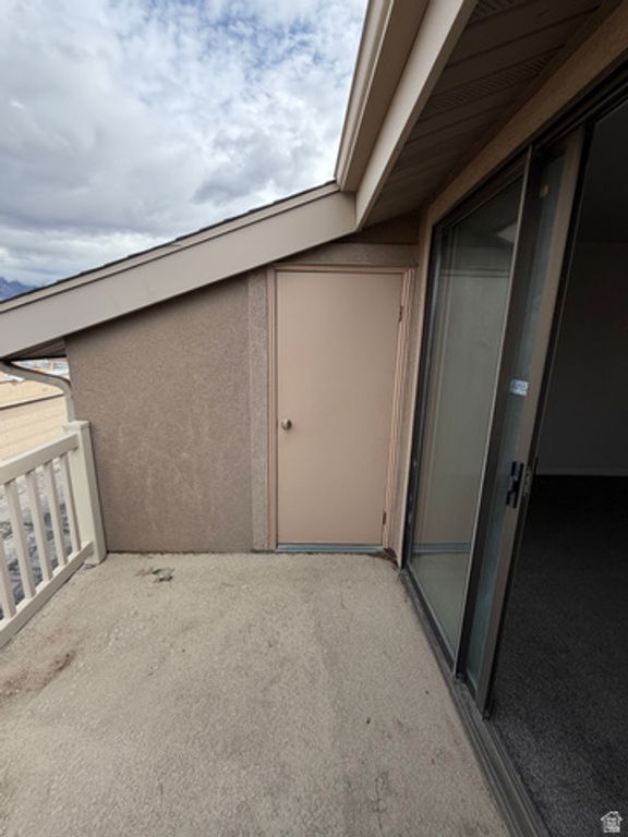 Image 24 of property listing at 8722 S OAKWOOD PARK CIR, Sandy, UT 84094