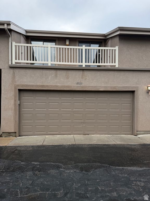 Image 34 of property listing at 8722 S OAKWOOD PARK CIR, Sandy, UT 84094