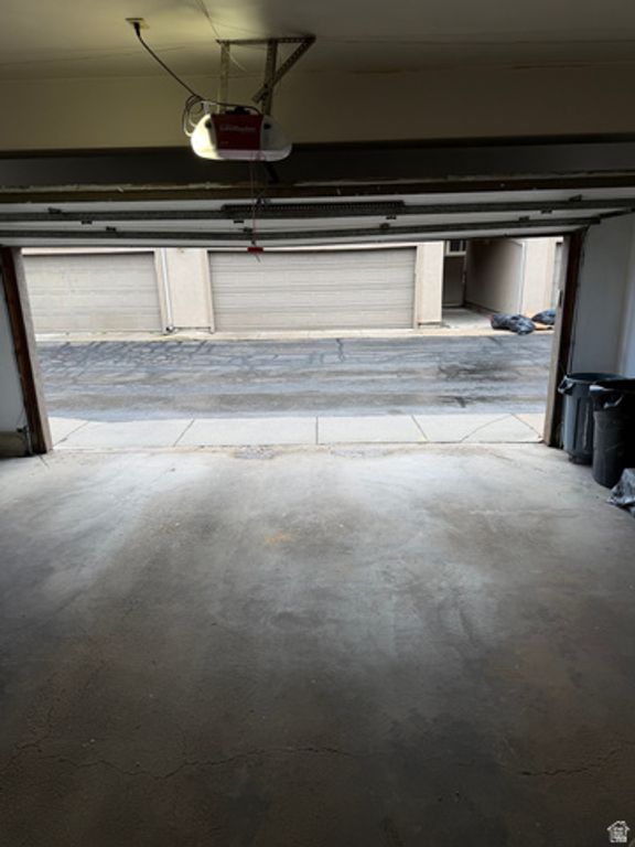 Image 35 of property listing at 8722 S OAKWOOD PARK CIR, Sandy, UT 84094