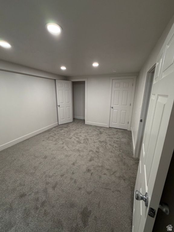 Image 7 of property listing at 8722 S OAKWOOD PARK CIR, Sandy, UT 84094