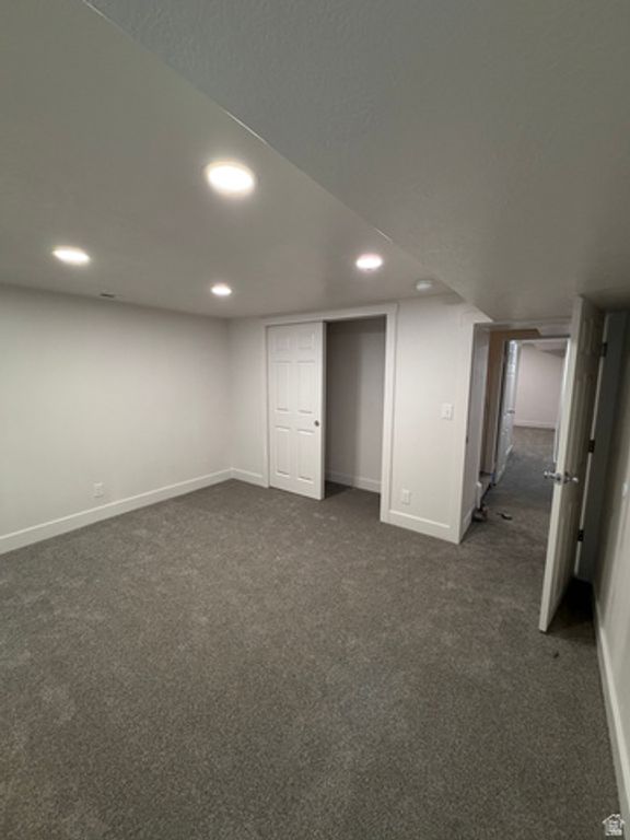 Image 8 of property listing at 8722 S OAKWOOD PARK CIR, Sandy, UT 84094