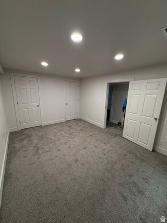 Image 9 of property listing at 8722 S OAKWOOD PARK CIR, Sandy, UT 84094