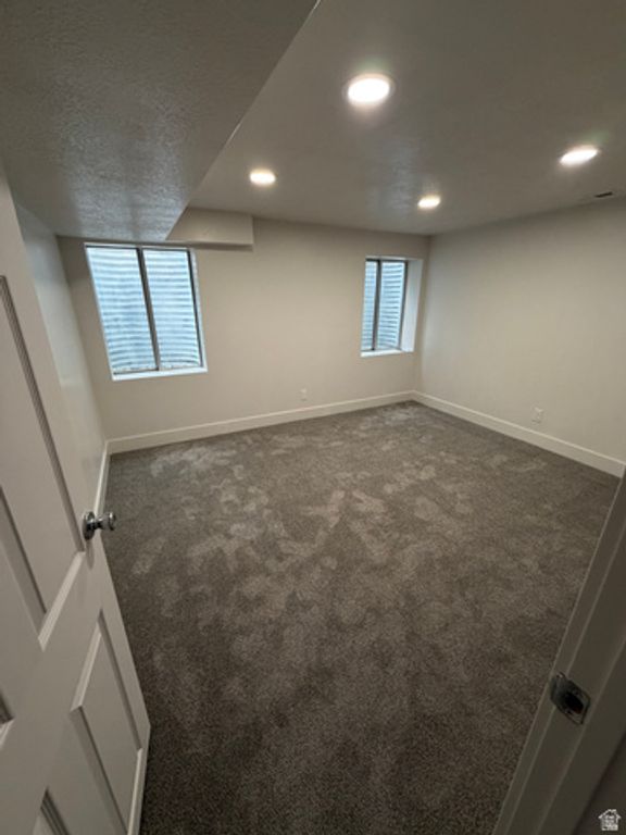 Image 10 of property listing at 8722 S OAKWOOD PARK CIR, Sandy, UT 84094