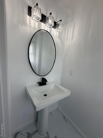 4736 Summerhill Drive, Clarkston, MI 48346