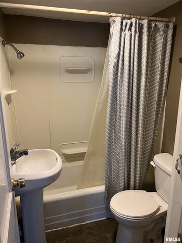 135 E MAIN Street, Mt. Sterling, IL 62353