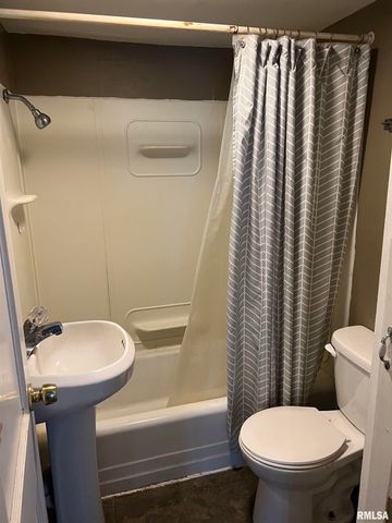 135 E MAIN Street, Mt. Sterling, IL 62353