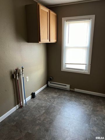 135 E MAIN Street, Mt. Sterling, IL 62353