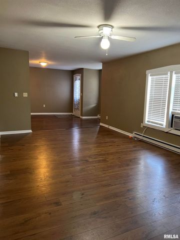 135 E MAIN Street, Mt. Sterling, IL 62353