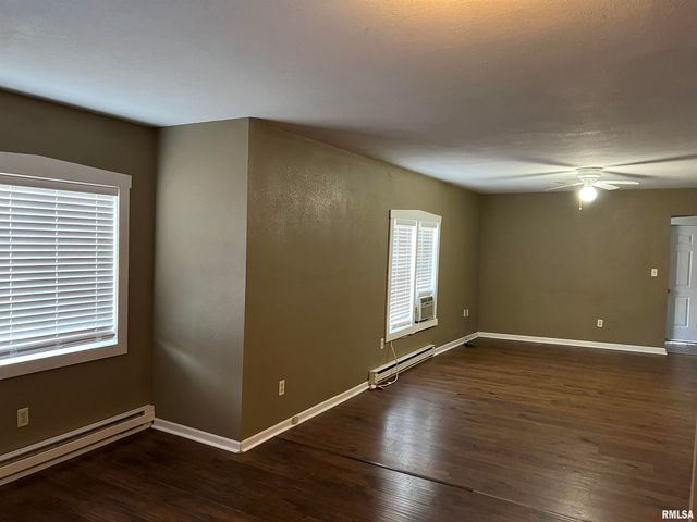 135 E MAIN Street, Mt. Sterling, IL 62353