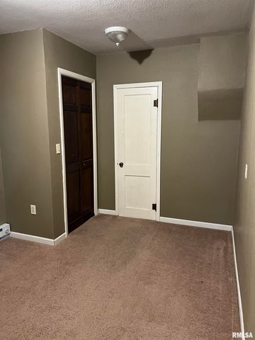 135 E MAIN Street, Mt. Sterling, IL 62353