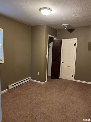 135 E MAIN Street, Mt. Sterling, IL 62353