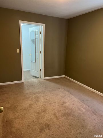 135 E MAIN Street, Mt. Sterling, IL 62353