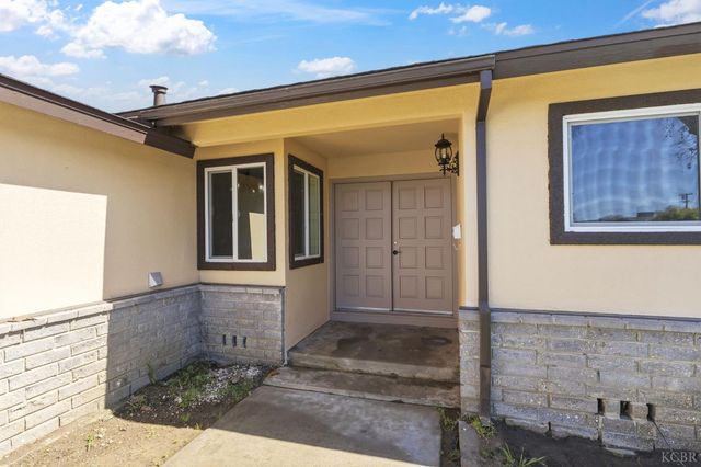 1542 N Lemoore Avenue, Lemoore, CA 93245