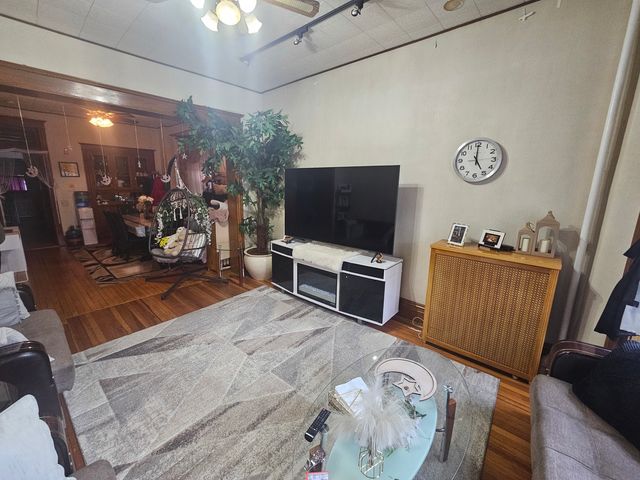 1132 W Wrightwood Avenue 1, Chicago, IL 60614