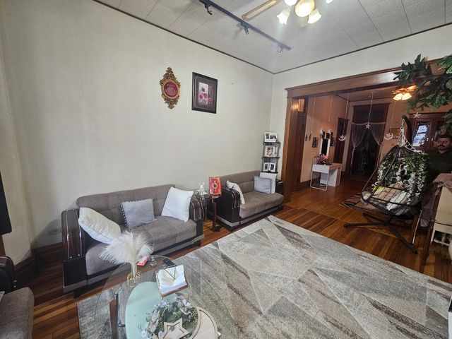 1132 W Wrightwood Avenue 1, Chicago, IL 60614