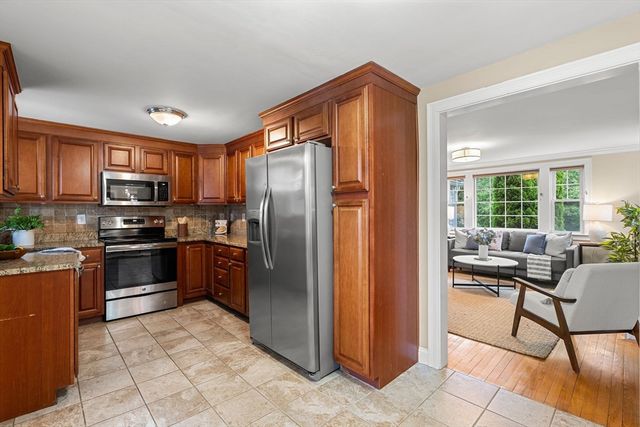 19 Cunningham Cir, Waltham, MA 02453