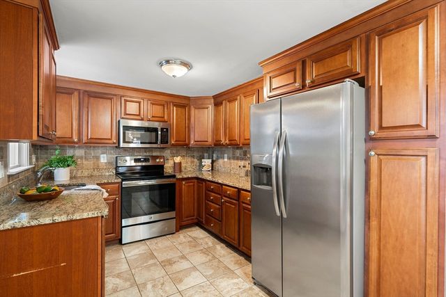 19 Cunningham Cir, Waltham, MA 02453