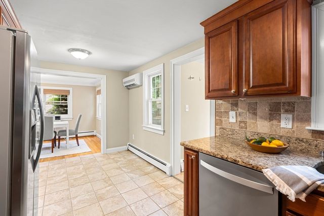 19 Cunningham Cir, Waltham, MA 02453