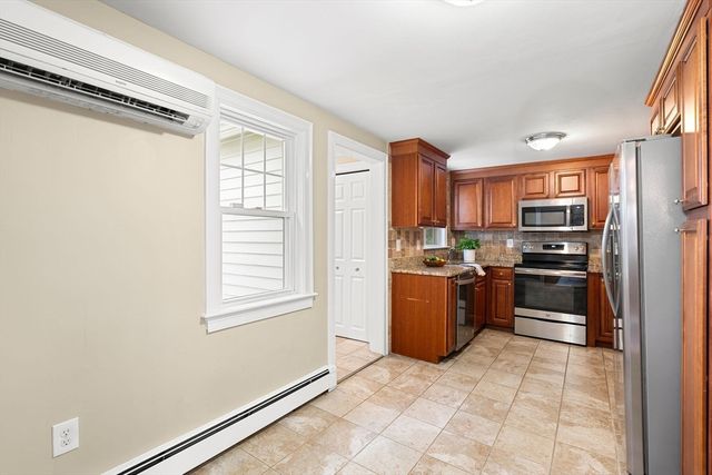 19 Cunningham Cir, Waltham, MA 02453