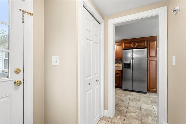 19 Cunningham Cir, Waltham, MA 02453